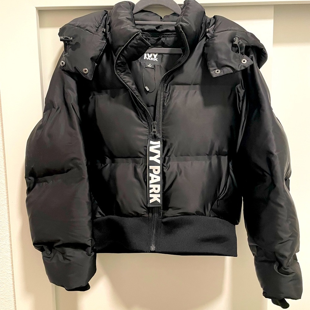 ✨NEVER BEEN WORN✨BLACK IVY PARK PUFFER JACKET - SIZE SMALL